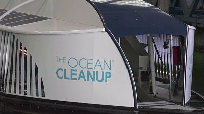 شاهد: مؤسسة هولندية تكشف عن آلة تحول دون تلوث المحيطات بالبلاستيك