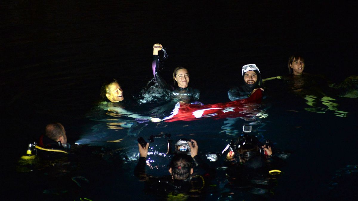 Serbest dalış dünya rekortmeni Ercümen'den bir rekor daha 