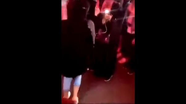 صورة ملتقطة من مقطع الفيديو المتداول على مواقع التواصل الاجتماعي صورة ملتقطة من مقطع الفيديو المتداول على مواقع التواصل الاجتماعي