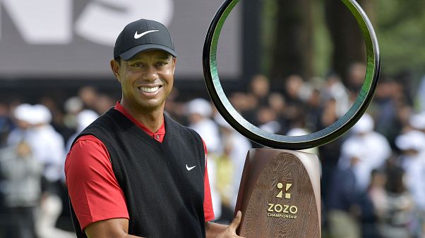 Tiger Woods consegue vitória histórica no Japão Tiger Woods consegue vitória histórica no Japão
