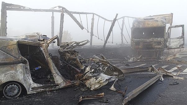 Kamion szakította át az M5-ös szalagkorlátját: hét halott Kamion szakította át az M5-ös szalagkorlátját: hét halott