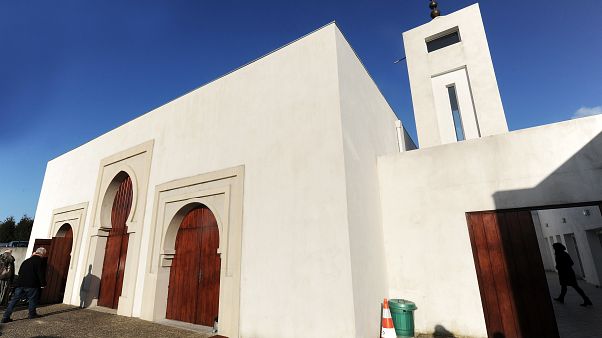 Fransa'da camiye silahlı saldırı Fransa'da camiye silahlı saldırı