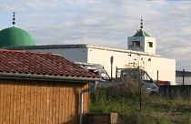 توقيف يميني متطرف أصاب شخصين في هجوم على مسجد غرب فرنسا