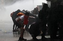 Şili Devlet Başkanı Pinera protestolar sonrası 8 bakanı görevden aldı