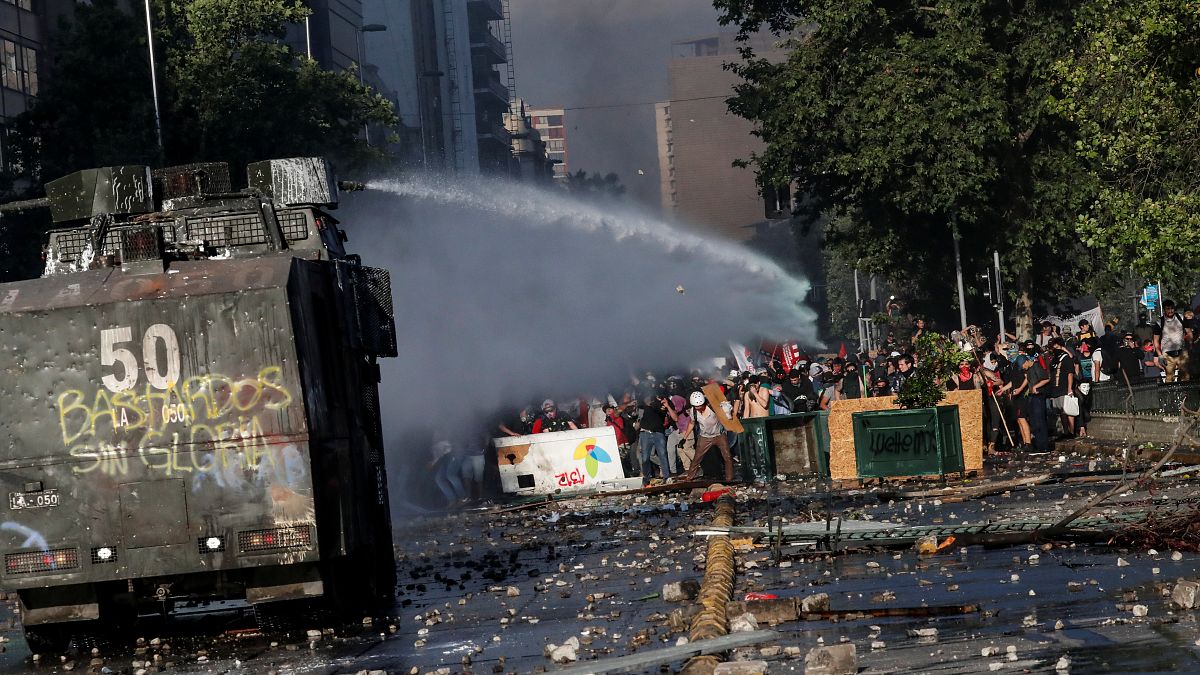 Chile: Piñera cria novo governo para fazer frente aos protestos