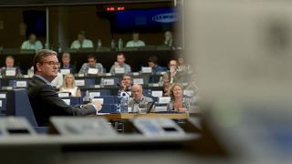 "Breves de Bruxelas": Futuro incerto para o ainda comissário europeu britânico