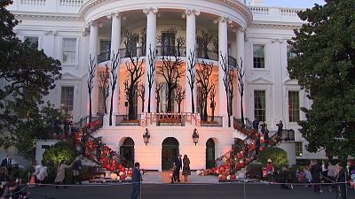 شاهد: دونالد وميلانيا ترامب يحتفلان بالهالوين في البيت الأبيض