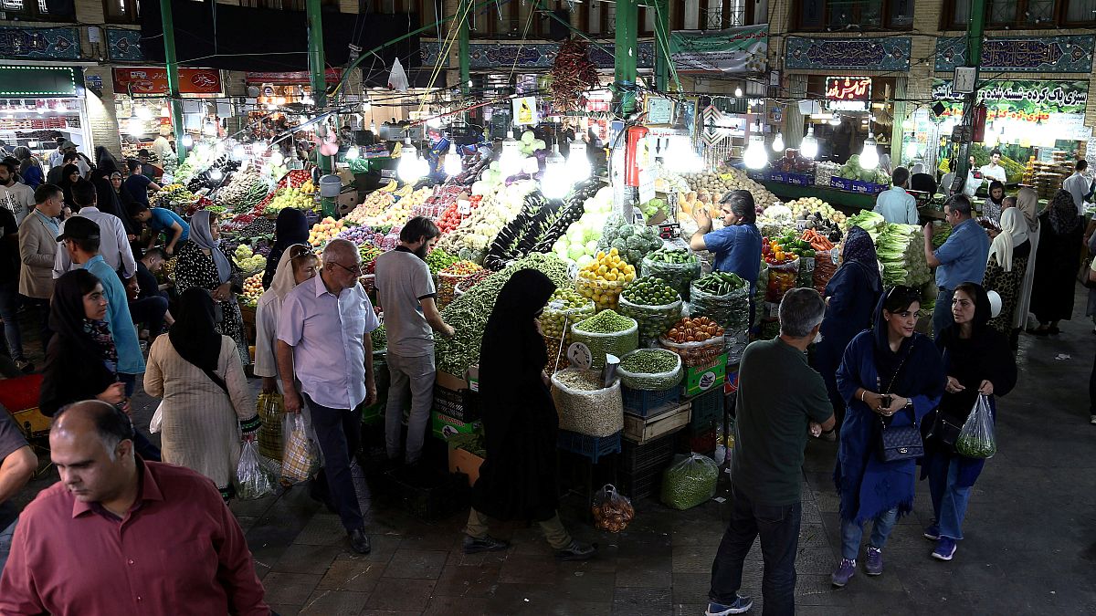 سوق شعبي في وسط العاصمة الإيرانية طهران