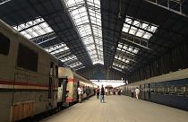 جدل وغضب في مصر بعد مقتل شاب تحت عجلات قطار بسبب 70 جنيهاً