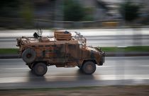 Suriye sınırındaki Ceylanpınar ilçesinde Türk Silahlı Kuvvetleri'ne ait bir zırhlı araç