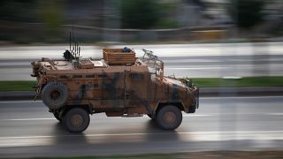 Suriye sınırındaki Ceylanpınar ilçesinde Türk Silahlı Kuvvetleri'ne ait bir zırhlı araç