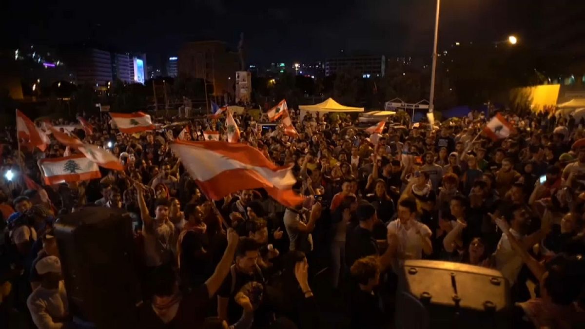Demissão de Hariri não trava protestos no Líbano