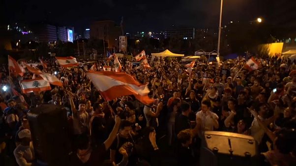 Libanon-Krise: Massenproteste trotz Rücktrittsankündigung Libanon-Krise: Massenproteste trotz Rücktrittsankündigung