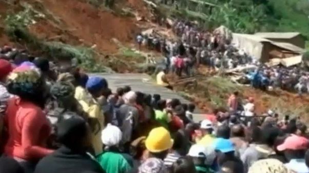 Kamerun'da heyelan: 26'sı çocuk en az 42 kişi hayatını kaybetti Kamerun'da heyelan: 26'sı çocuk en az 42 kişi hayatını kaybetti
