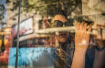 امرأة محجبة في حافلة نقل عام في إيران (أرشيف) 
