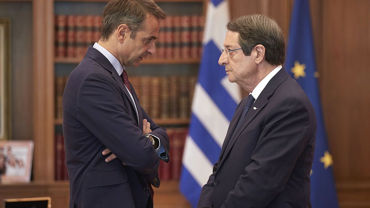 Ο πρωθυπουργός Κυριάκος Μητσοτάκης υποδέχεται τον  Κύπριο Πρόεδρο Νίκο Αναστασιάδη