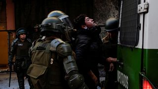 شاهد: قتلى وجرحى خلال تظاهرات جديدة مناهضة للحكومة في عدة مدن تشيلية