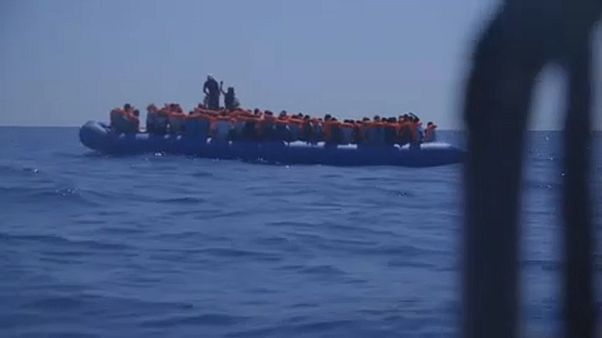 Gerettete Migranten dürfen in Italien an Land Gerettete Migranten dürfen in Italien an Land