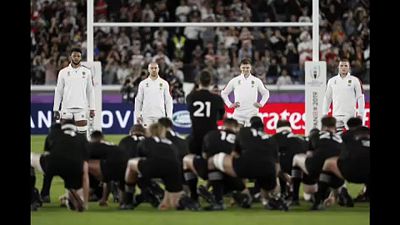 Rugby: Inglaterra multada por interferir en la haka de los All Blacks