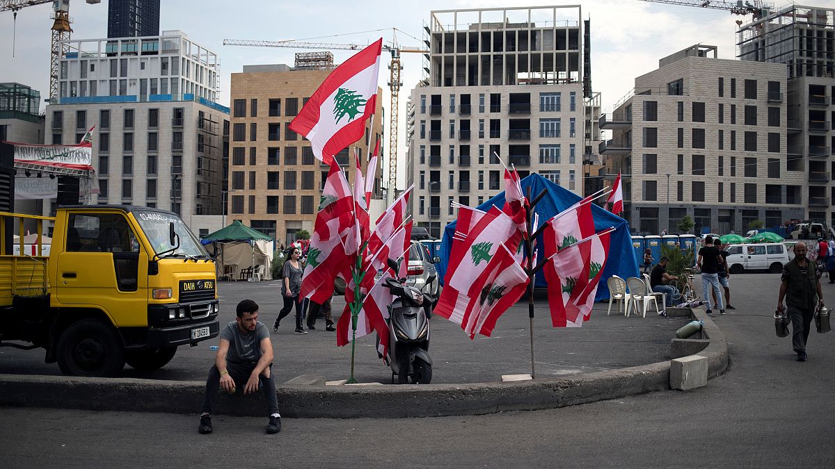 Lübnan'da son durum: Cumhurbaşkanı Hariri'nin istifasını kabul etti, kabine göreve devam edecek
