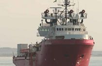 I 104 migranti della Ocean Viking sbarcati a Pozzallo 