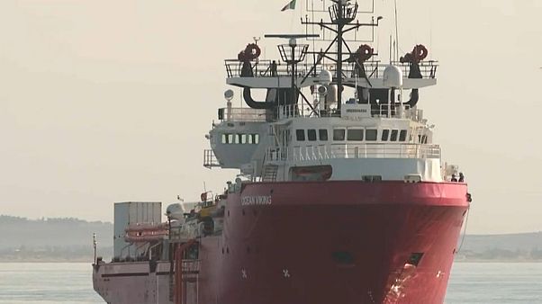 I 104 migranti della Ocean Viking sbarcati a Pozzallo I 104 migranti della Ocean Viking sbarcati a Pozzallo