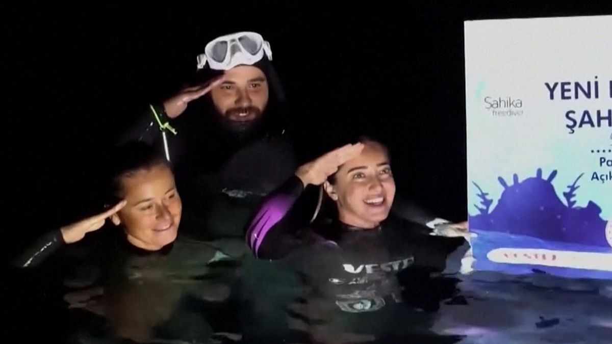 غواص زن ترکیه‌ای رکورد جهانی شنای یک‌نفس را شکست 