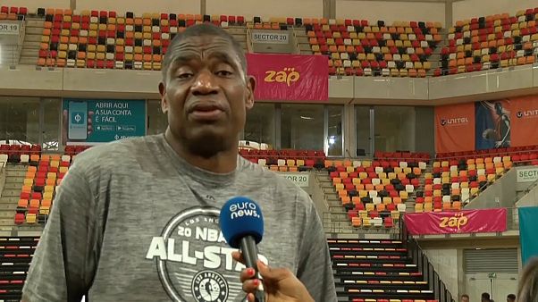 Antiga estrela da NBA luta contra o Ébola Antiga estrela da NBA luta contra o Ébola