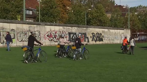Pedaleando por la historia del Muro de Berlín treinta años después de su caída Pedaleando por la historia del Muro de Berlín treinta años después de su caída