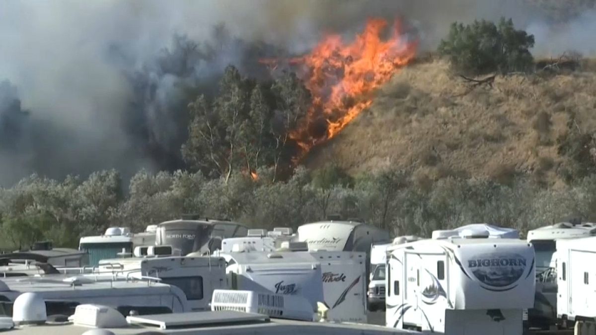 Alerta por fuertes vientos en una California en llamas