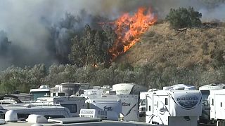 Alerta por fuertes vientos en una California en llamas
