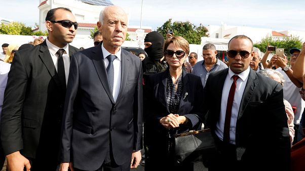 رئيس الجمهورية التونسي قيس سعيد وإلى جانبه زوجته إشراف شبيل خلال الدورة الثانية من الانتخابات الرئاسية - 2019/10/13 - تونس رئيس الجمهورية التونسي قيس سعيد وإلى جانبه زوجته إشراف شبيل خلال الدورة الثانية من الانتخابات الرئاسية - 2019/10/13 - تونس