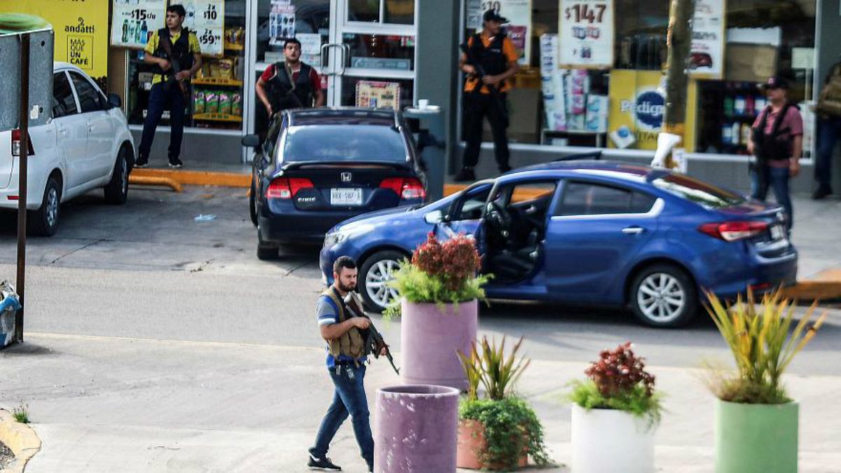 ویدئوی لحظه بازداشت پسر ال‌چاپو و محاصره نیروهای پلیس از سوی اعضای کارتل سینالوا