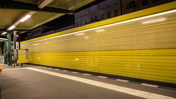 Iraner (30) am Kottbusser Tor in Berlin vor die U-Bahn gestoßen Iraner (30) am Kottbusser Tor in Berlin vor die U-Bahn gestoßen