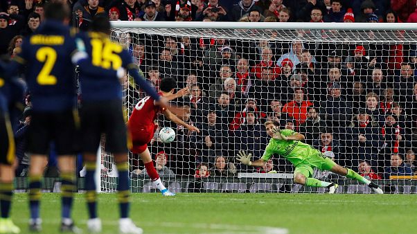 Normal süresi ve uzatmaları 5-5 biten maçta Liverpool, Arsenal'ı penaltı atışları sonucu 5-4 yenerek adını çeyrek finale yazdıran taraf oldu Normal süresi ve uzatmaları 5-5 biten maçta Liverpool, Arsenal'ı penaltı atışları sonucu 5-4 yenerek adını çeyrek finale yazdıran taraf oldu