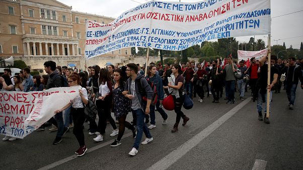 Φοιτητές συμμετέχουν στο Πανελλαδικό φοιτητικό συλλαλητήριο από τα Προπύλαια προς τη Βουλή Φοιτητές συμμετέχουν στο Πανελλαδικό φοιτητικό συλλαλητήριο από τα Προπύλαια προς τη Βουλή
