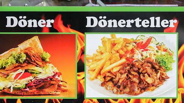 Almanya'da bazı kebapçıların döner kelimesini kullanması yasaklandı Almanya'da bazı kebapçıların döner kelimesini kullanması yasaklandı