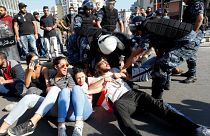 اعتراض‌ها در لبنان؛ ارتش راه‌های مسدود را باز می‌کند، مدارس همچنان تعطیل است