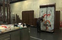 Egy hiánypótló alkotás: a berlini fal csokiból