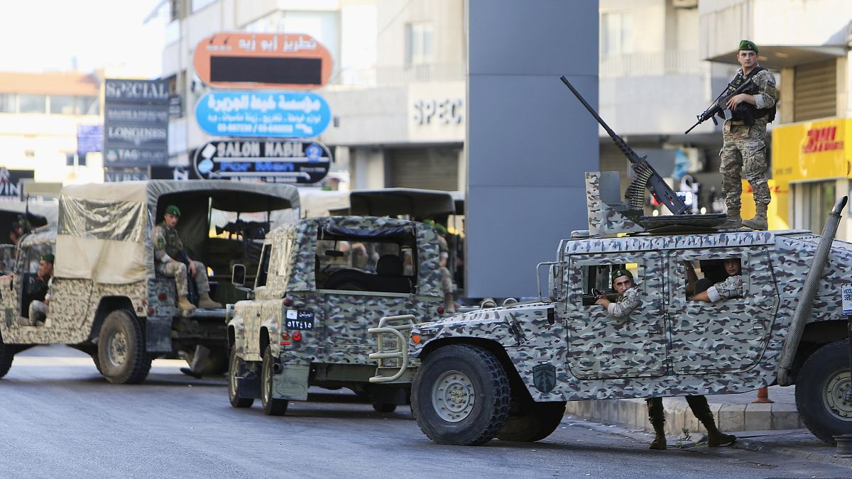 قوات لبنانية وسط مدينة صيدا 