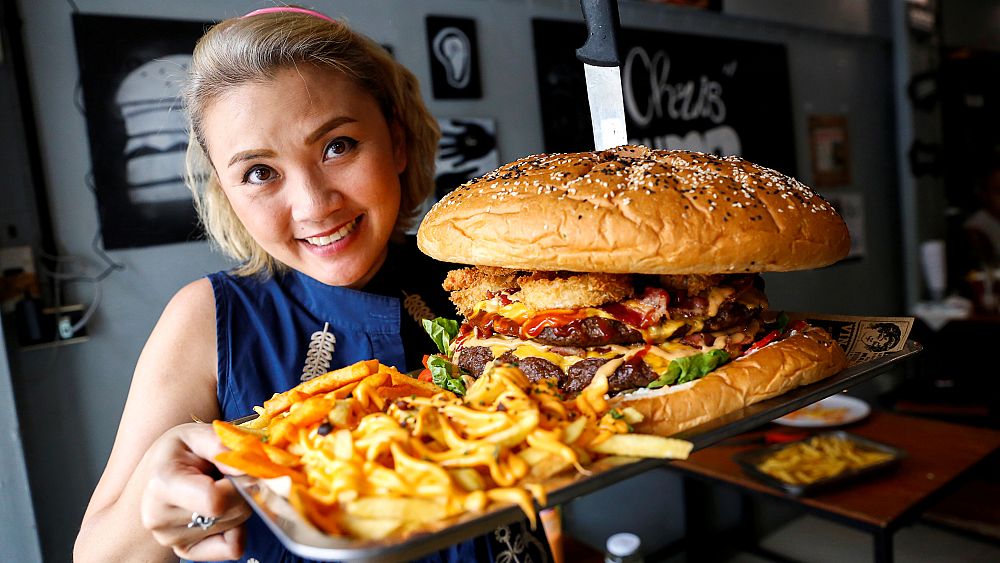 Neuf minutes pour dévorer le plus gros burger de Thaïlande