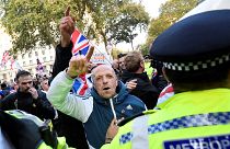 Tüntettek a kilépéspártiak