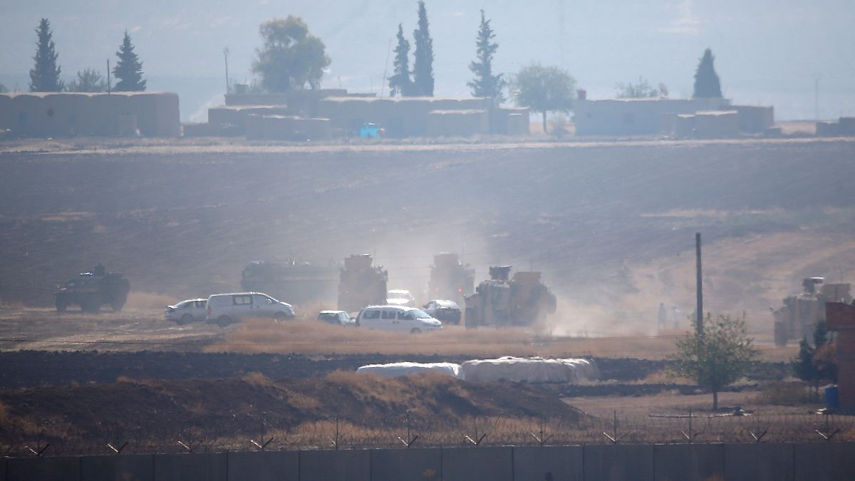 Turcos e russos patrulham a fronteira nordeste da Síria