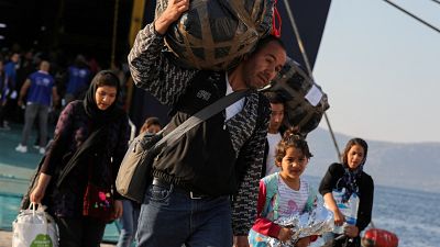 Országon belül telepítik át a menedékkérőket a görög hatóságok