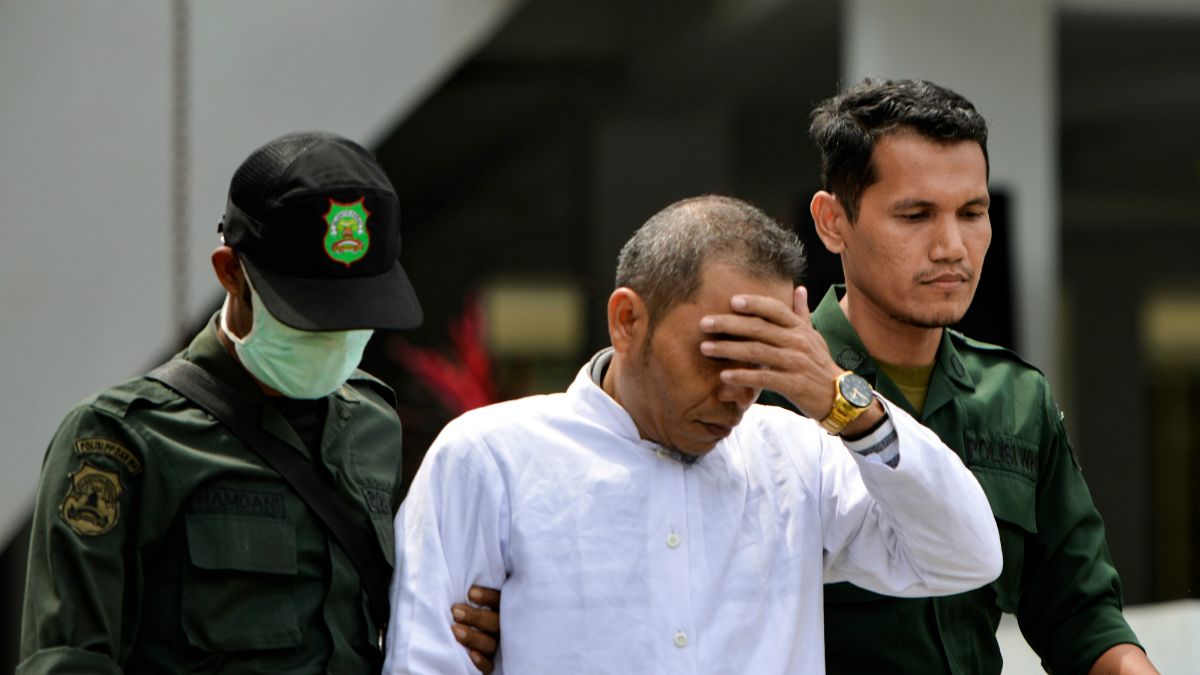  اندونزی؛ قانونگذار زنا به جرم زنا شلاق خورد