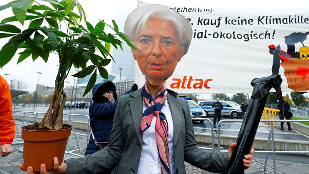 Christine Lagarde chahutée par Attac pour sa prise de fonction à la BCE Christine Lagarde chahutée par Attac pour sa prise de fonction à la BCE
