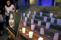 اعتصام على ضوء الشموع نظمه نشطاء في بيروت- أرشيف رويترز