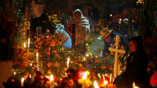 Los mexicanos celebran el Día de los Muertos