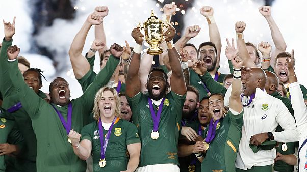 Rugby World Cup - Final - England v South Africa - International Stadium Yokohama, Yokohama, Japan - November 2, 2019 South Africa's Siya Kolisi celebrates with Rugby World Cup - Final - England v South Africa - International Stadium Yokohama, Yokohama, Japan - November 2, 2019 South Africa's Siya Kolisi celebrates with