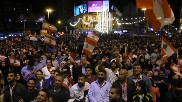 تواصل الإحتجاجات في لبنان تواصل الإحتجاجات في لبنان